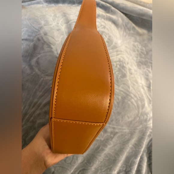 Fashion Elegant Tan Leather ParisLe 5 a 7 Mono Antique Gold Shoulder Bag - Picture 4 of 12